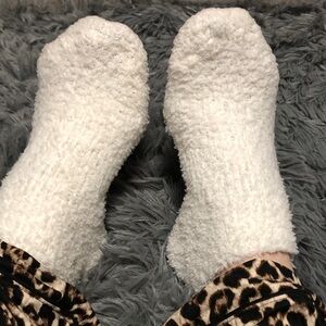 Well Worn Cozy White Fuzzy Socks NWT never worn